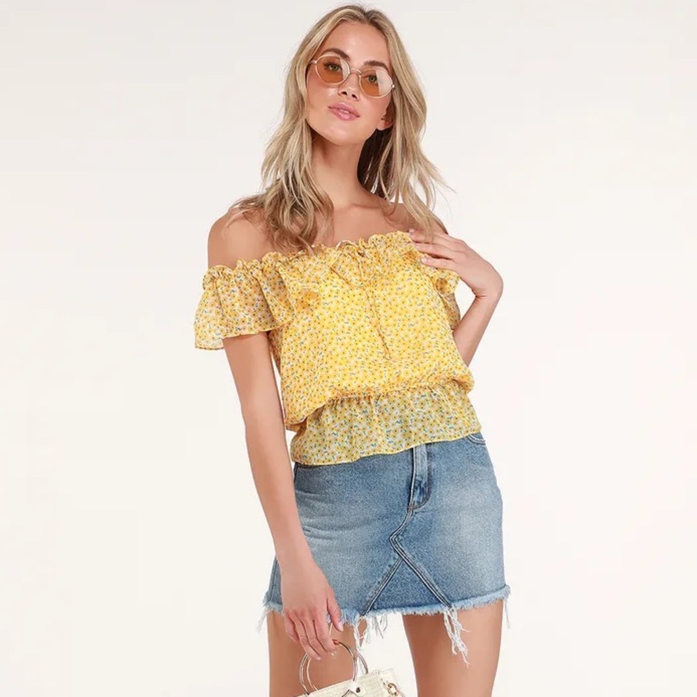 Lulu’s Lawton Off Shoulder Yellow Floral Top